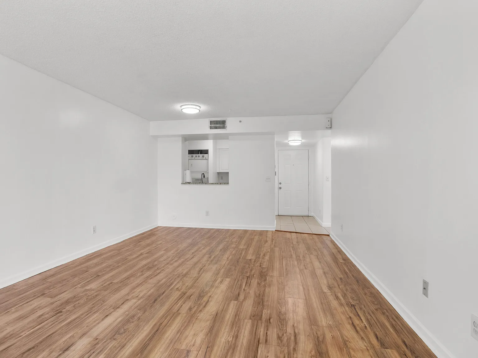 1 bed, 1.0 bath, 700 sqft, $2,000 — Photo 4
