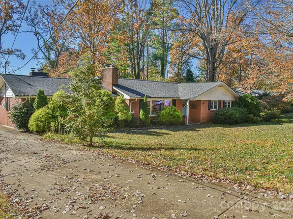 26 Bevlyn Dr, Asheville, NC 28803