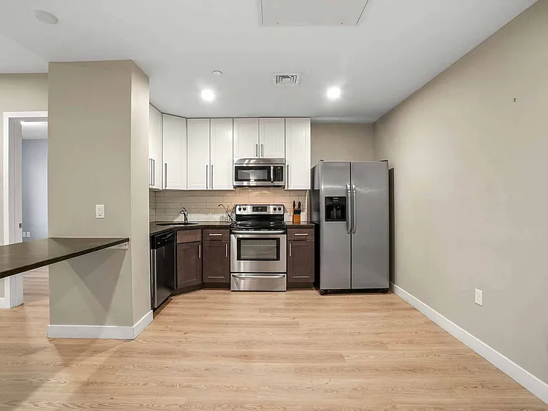 Walter Huntington Apartments — Photo 16