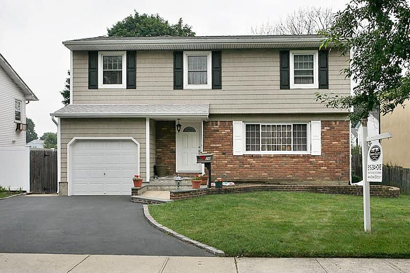 1st image of 26 Twin Lawns Ave