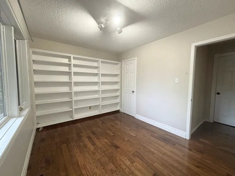 68 Harold Ct #5 — Photo 10