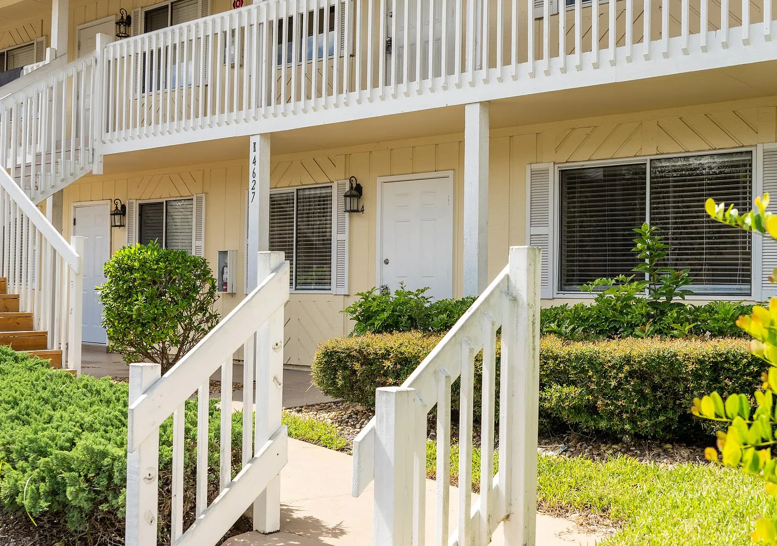 Abaco Bay Unfurnished Annual 2 Bed/2 Bath Condo South Naples - Great Location — Photo 2