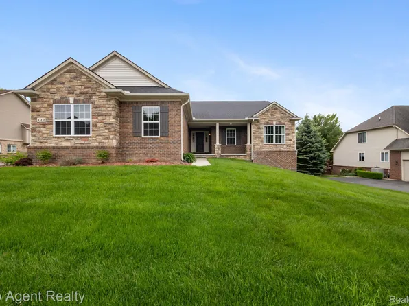 109 Willow Lake Dr, Oxford, MI 48371