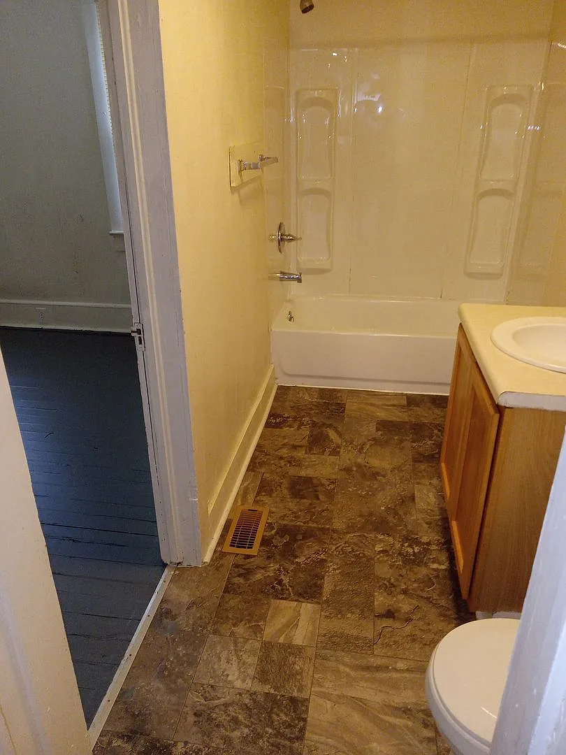 Affordable cozy 2 bedroom, 1-bathroom house in Warrenton, NC — Photo 4