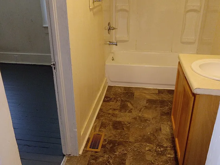 305 E Bute St — Photo 4
