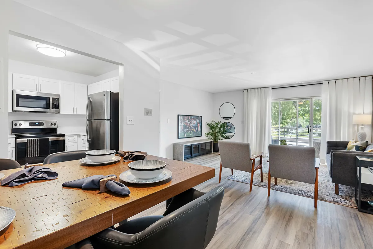 Building Photo - Breezes at Palm-Aire