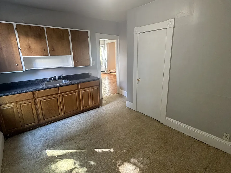16 Viall St #1