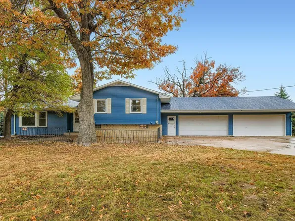 1611 Cloud Dr NE, Blaine, MN 55449