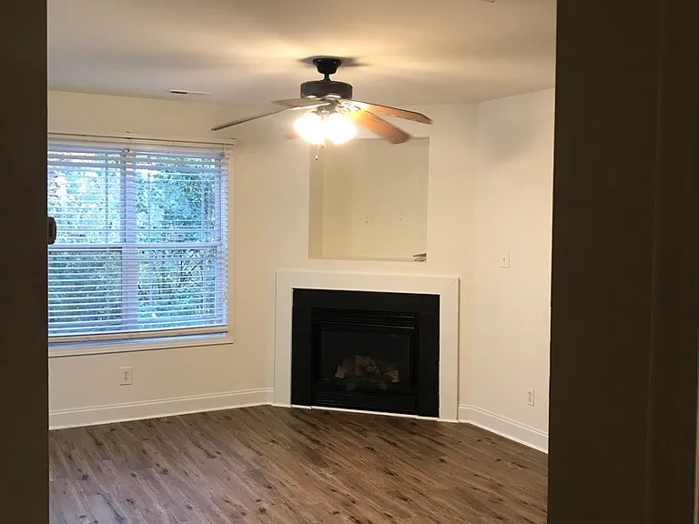 1933 Shamrock Dr — Photo 3