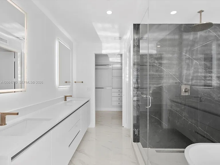 700 NE 24th St #503 — Photo 22