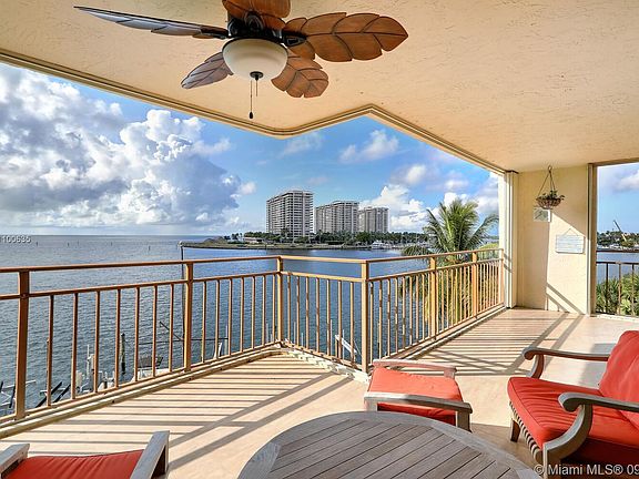 Relax and enjoy the peaceful area. A very large balcony with unobstructed beautiful water views. 