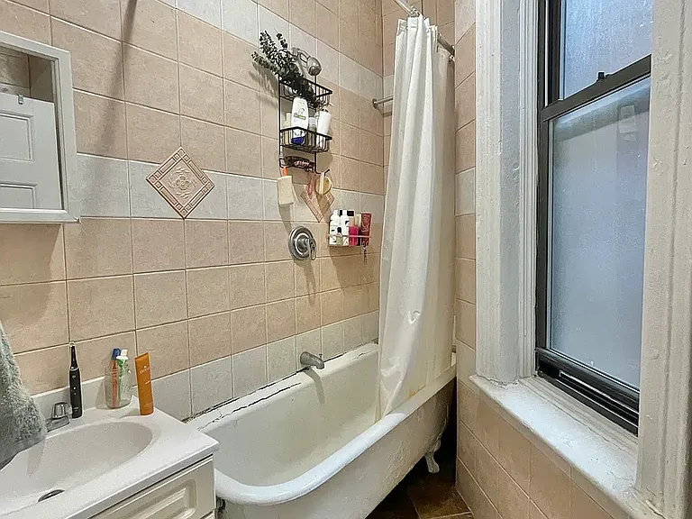 672 Park Pl #2R — Photo 19