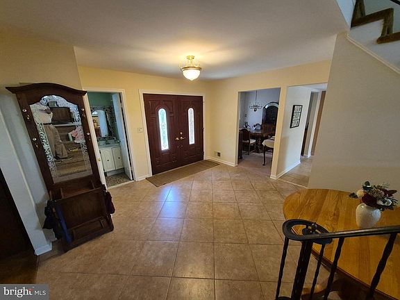 4th image of 46 Hamilton Ln S