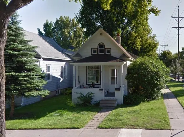 702 N 5th St, Grand Forks, ND 58203