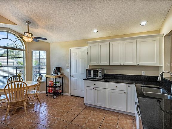 5th image of 3012 Clamont Ln