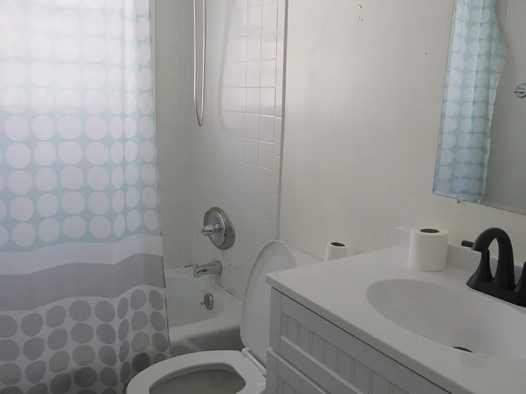 17 Clinton Ln — Photo 2