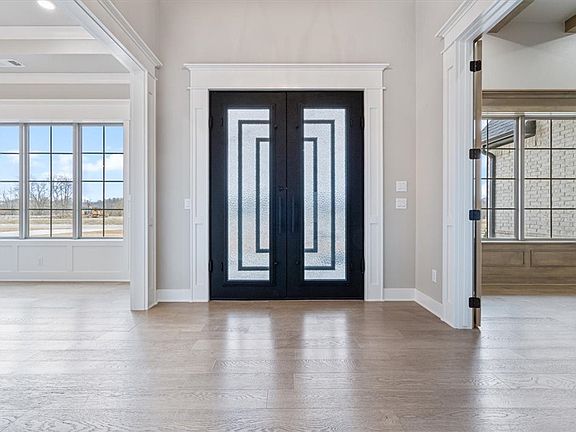 2nd image of 305 NE Meadowgreen St