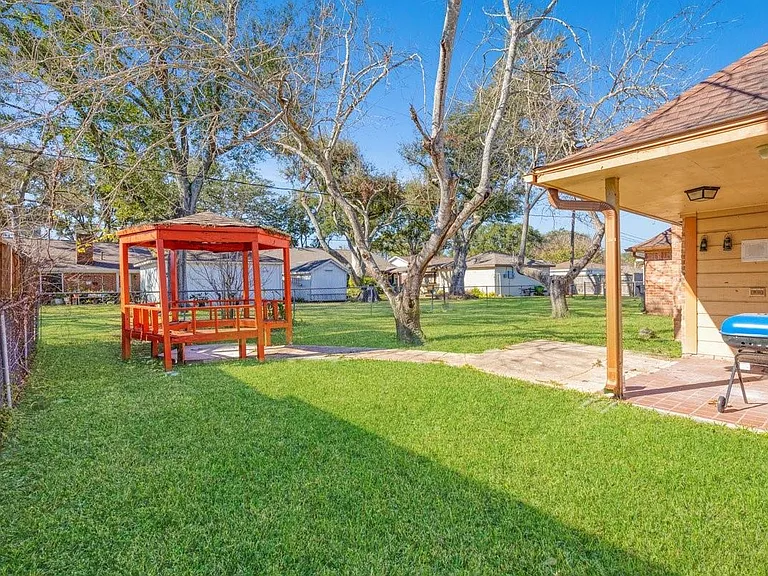 1006 Bolton Dr — Photo 22