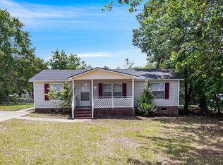 525 Dunrobin Dr, Raeford, NC 28376