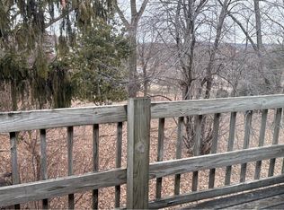 512 Breezy Point Dr #10889011, Clinton, IA 52732