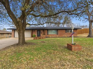 1415 Scenic Dr, Graham, TX 76450
