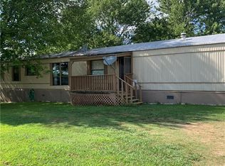 1622 E Lake Rd, Springdale, AR 72762