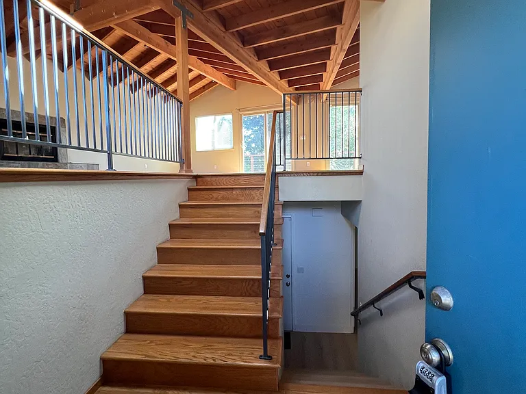 507 Court Way — Photo 3