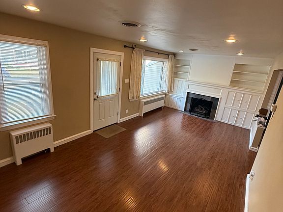 Living room with Fireplace