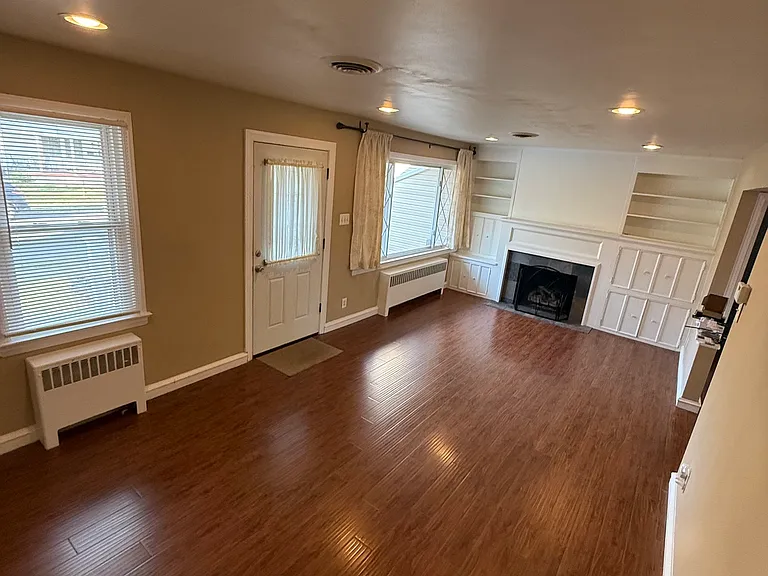 Living room with Fireplace