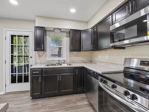 5th image of 2652 Boyd St