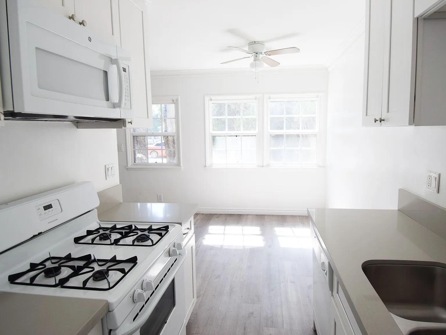 10385 Olympic Blvd — Photo 4