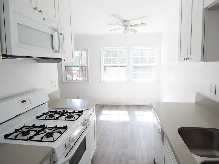 10385 Olympic Blvd — Photo 1