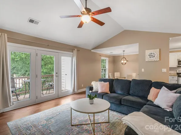 3200 Selwyn Farms Ln APT 7, Charlotte, NC 28209