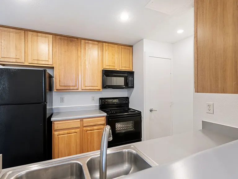 2601 East 7th Street — Photo 6