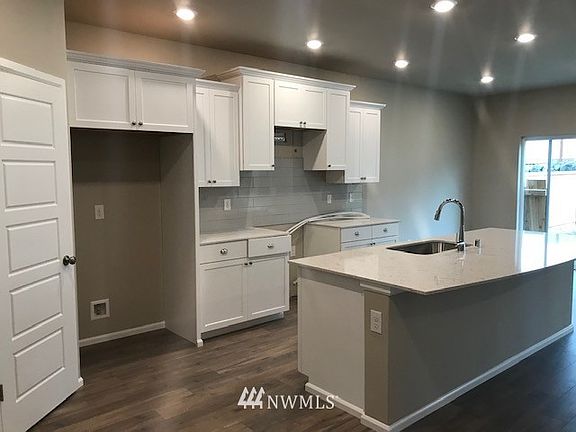 4th image of 3717 80th Avenue NE #209
