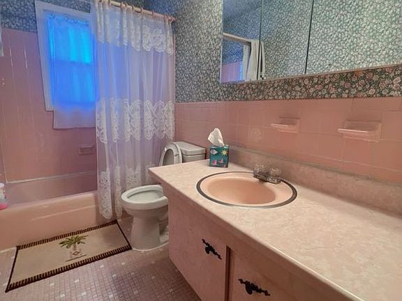 4th image of 20 Fieldway Ave #3