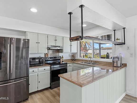 2nd image of 3318 W PERSHING Avenue
