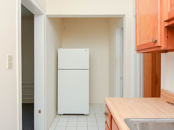 4th image of 5301 N Ashland Ave APT 111
