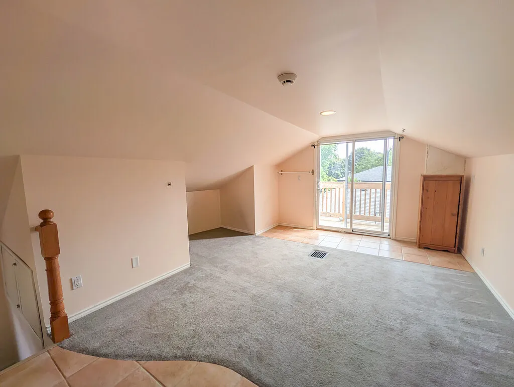 977 Parkhill Ave — Photo 2