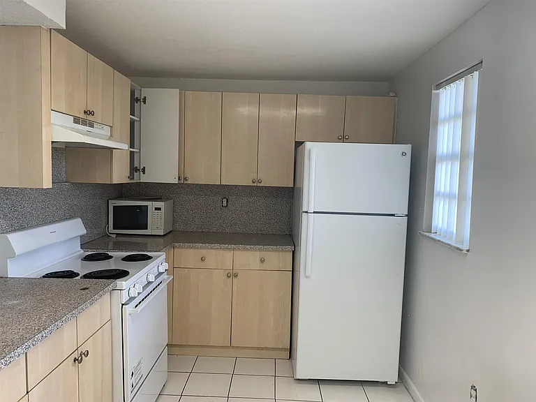 14170 SW 84th St #F203 — Photo 12