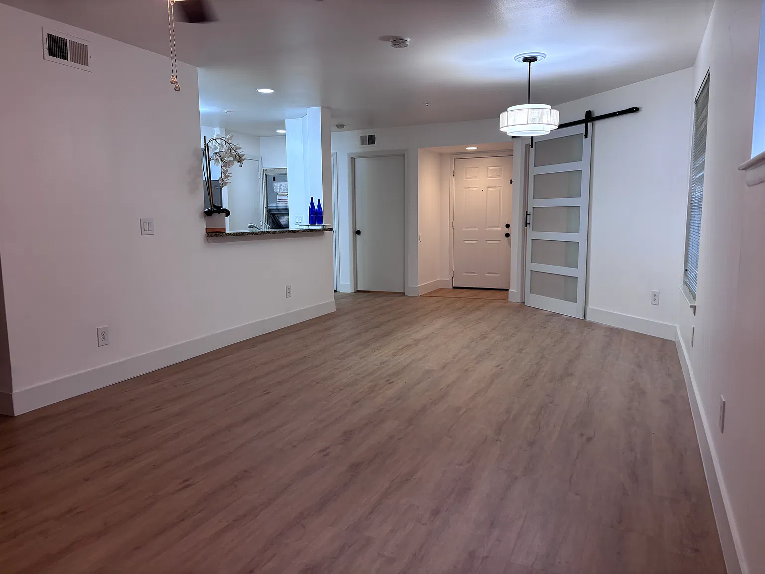 2 bed, 1220 sqft, $1,900 — Photo 2