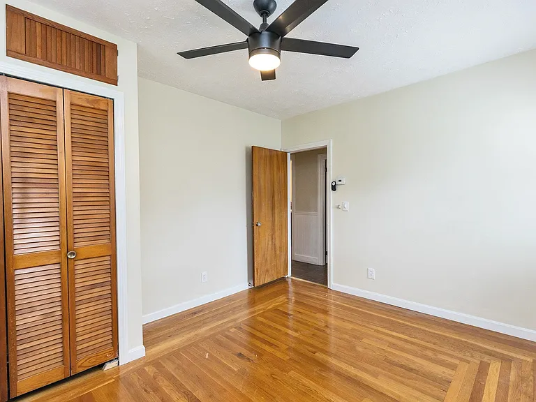 120 Chauncey Ave — Photo 17