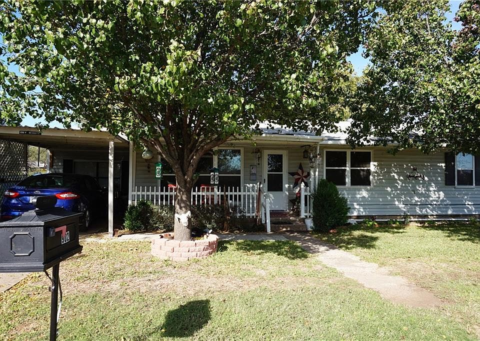 1st image of 902 W Mesquite St