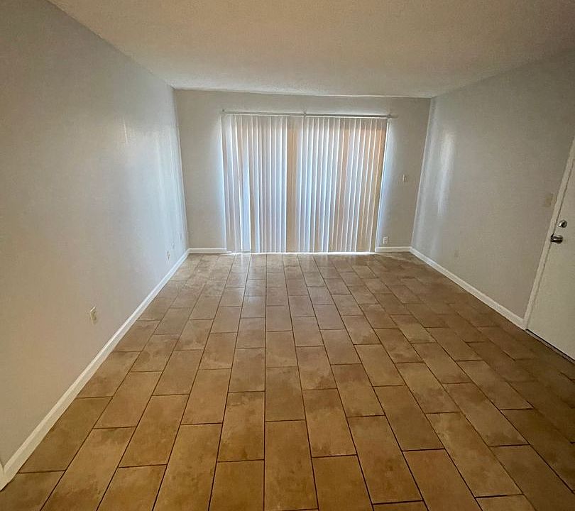 1st image of 4830 Columbus St #17