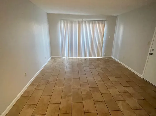 Panorama Pointe Apartments, 4830 Columbus St #17, Bakersfield, CA 93306