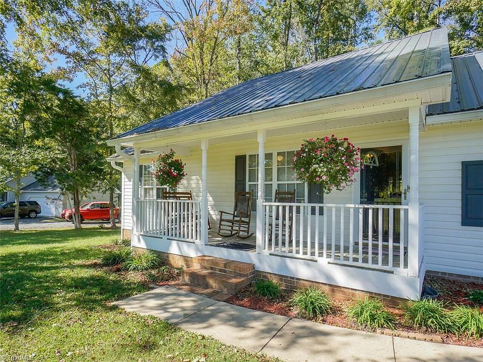 1st image of 2103 Brandon Station Ct