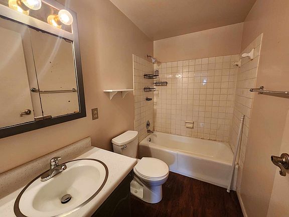 3rd image of 1703 Dubois Dr #B