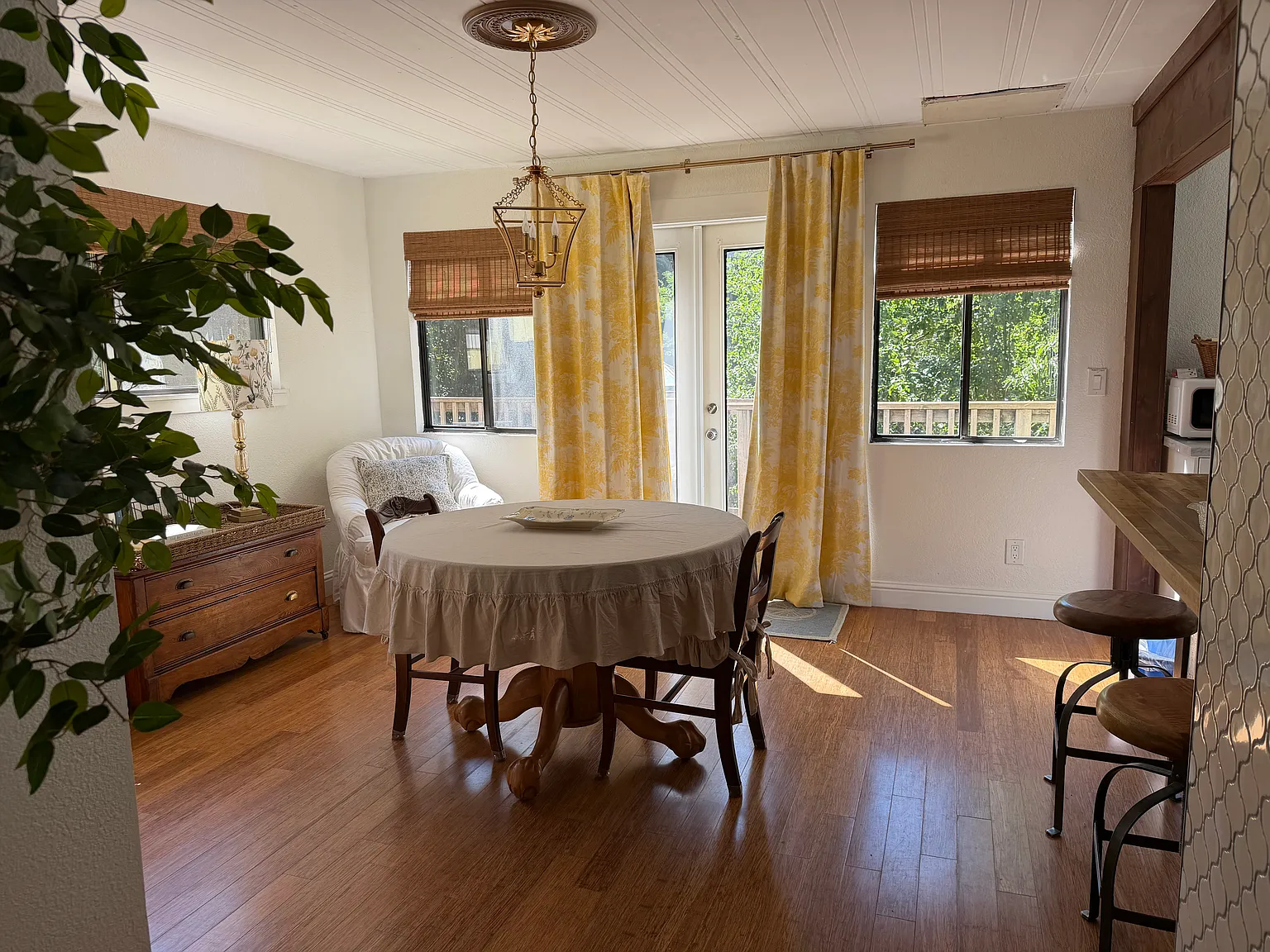 2 bed, 1028 sqft, $3,000 — Photo 3