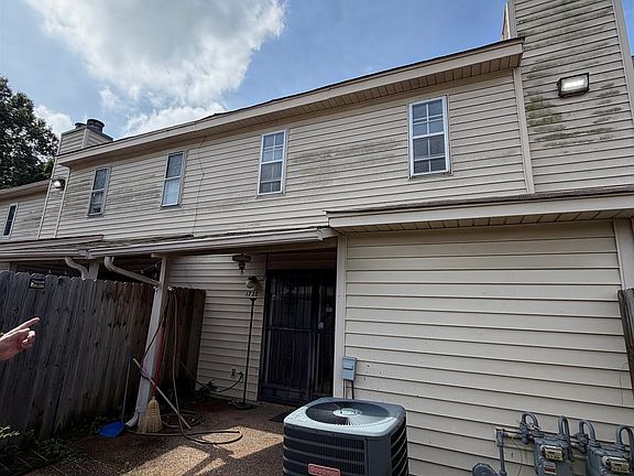 3rd image of 1728 Fox Hunt Ln #1728