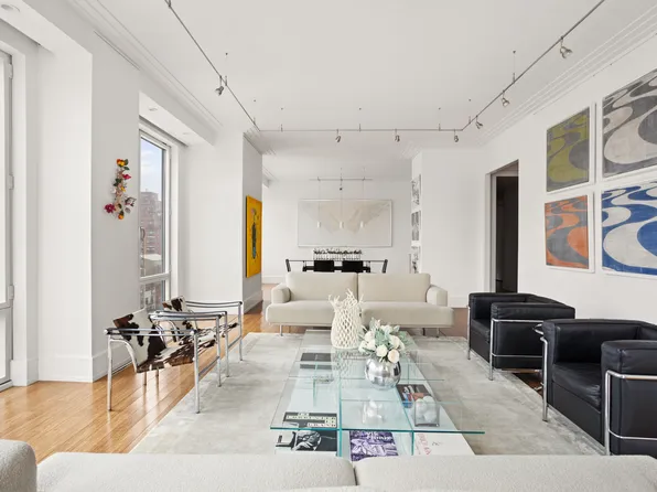 255 East 74th Street image 1 of 22